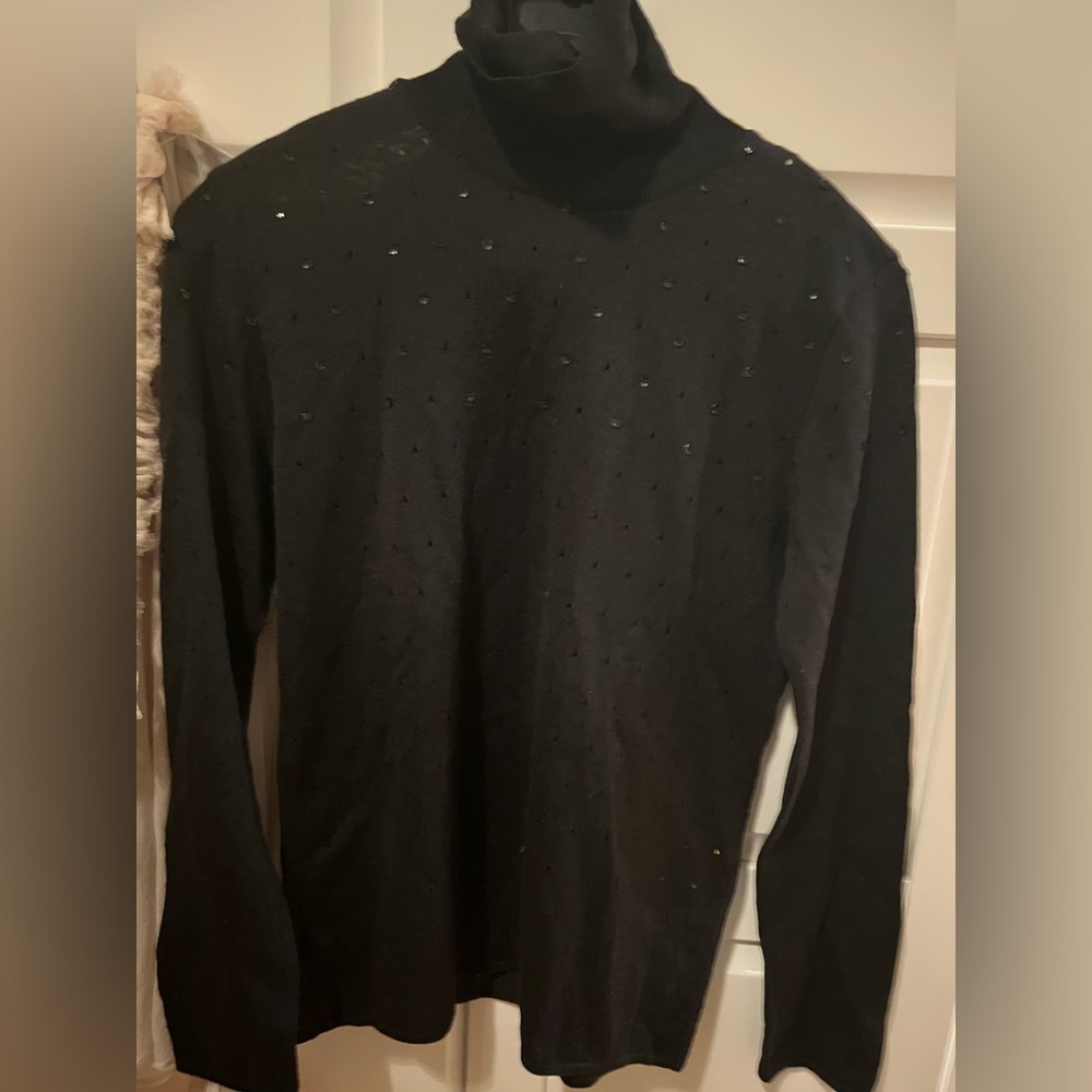 🦊made in Italy🍭New thin Silk &wool Black turtleneck w subtle sparkling studs